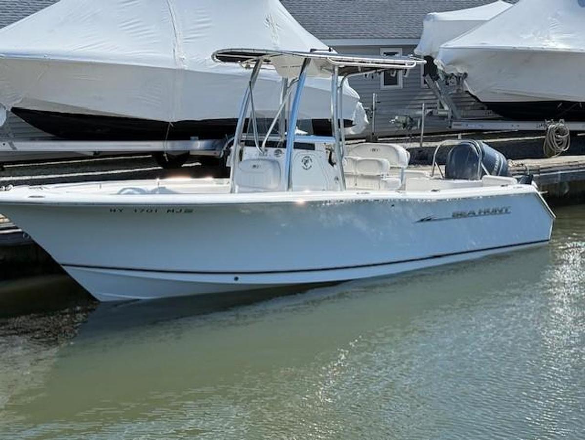 Used 2012 Sea Hunt Triton 225