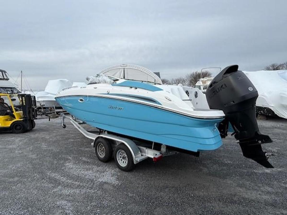 2026 Hurricane SunDeck 2400 OB
