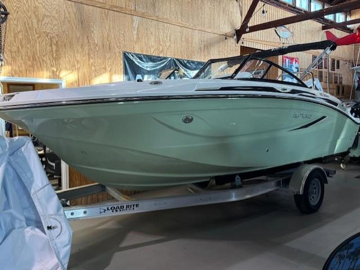 2026 Hurricane SunDeck 2050 OB
