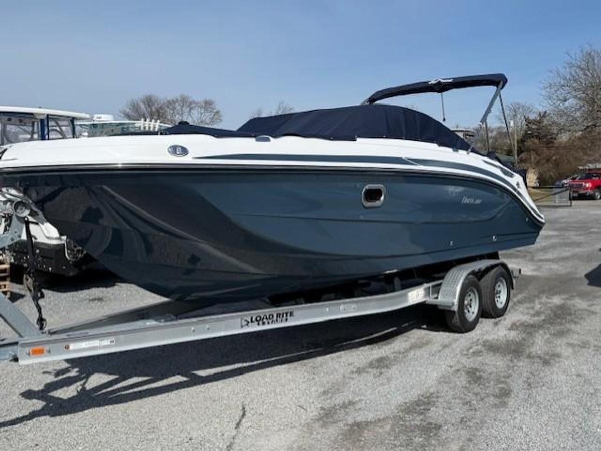 2026 Hurricane SunDeck 2600 OB