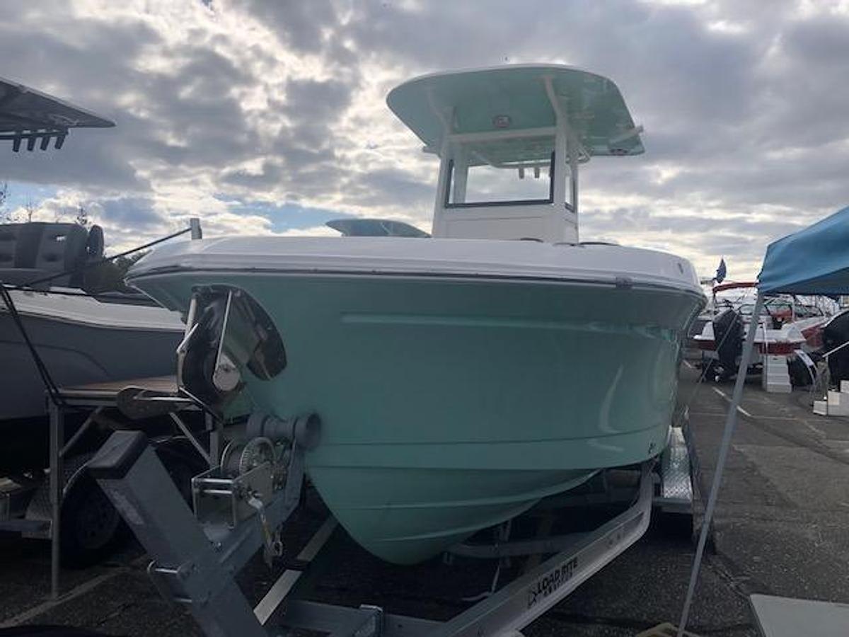 2023 NauticStar 242L Offshore