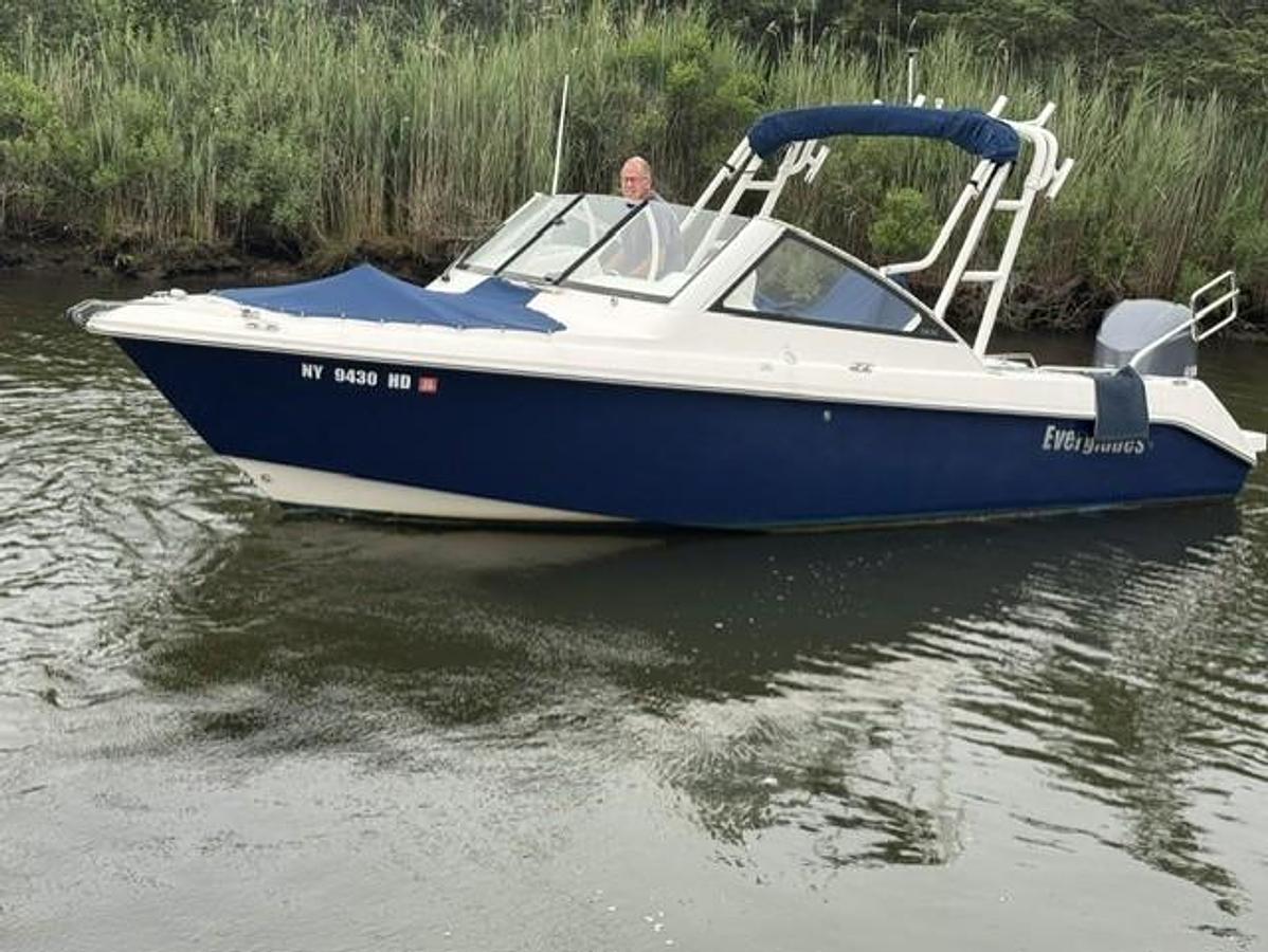 Used 2012 Everglades 230 DC
