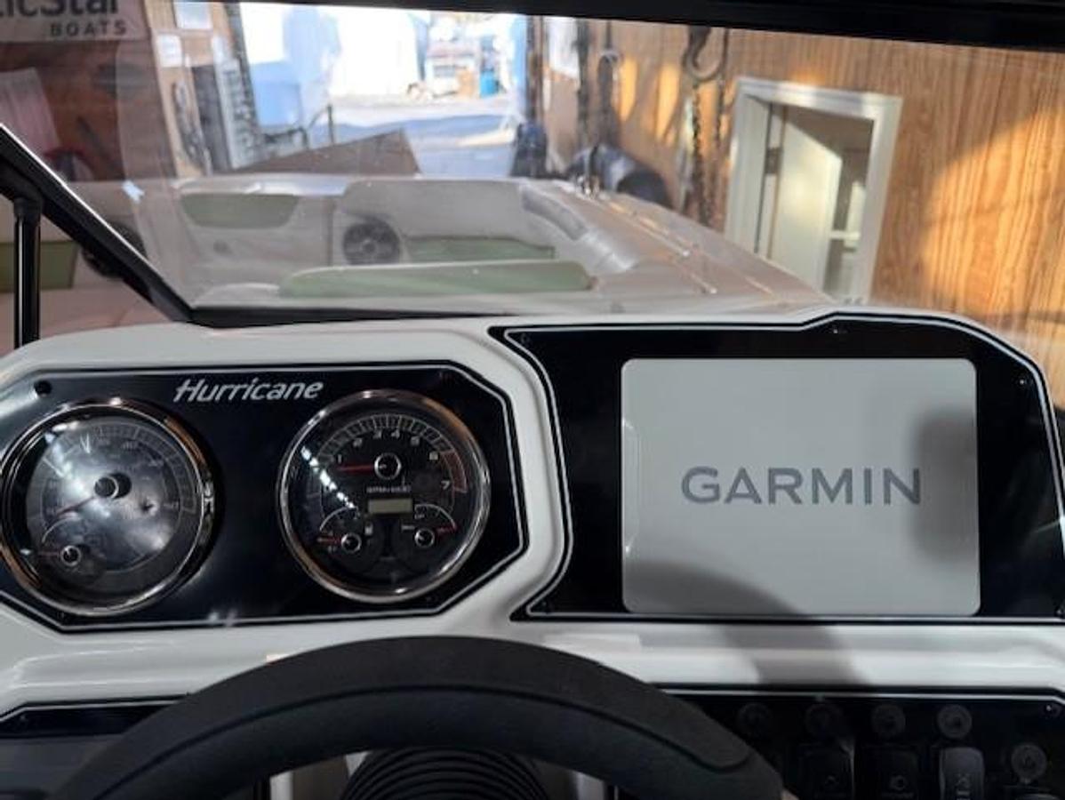 2026 Hurricane SunDeck 2050 OB