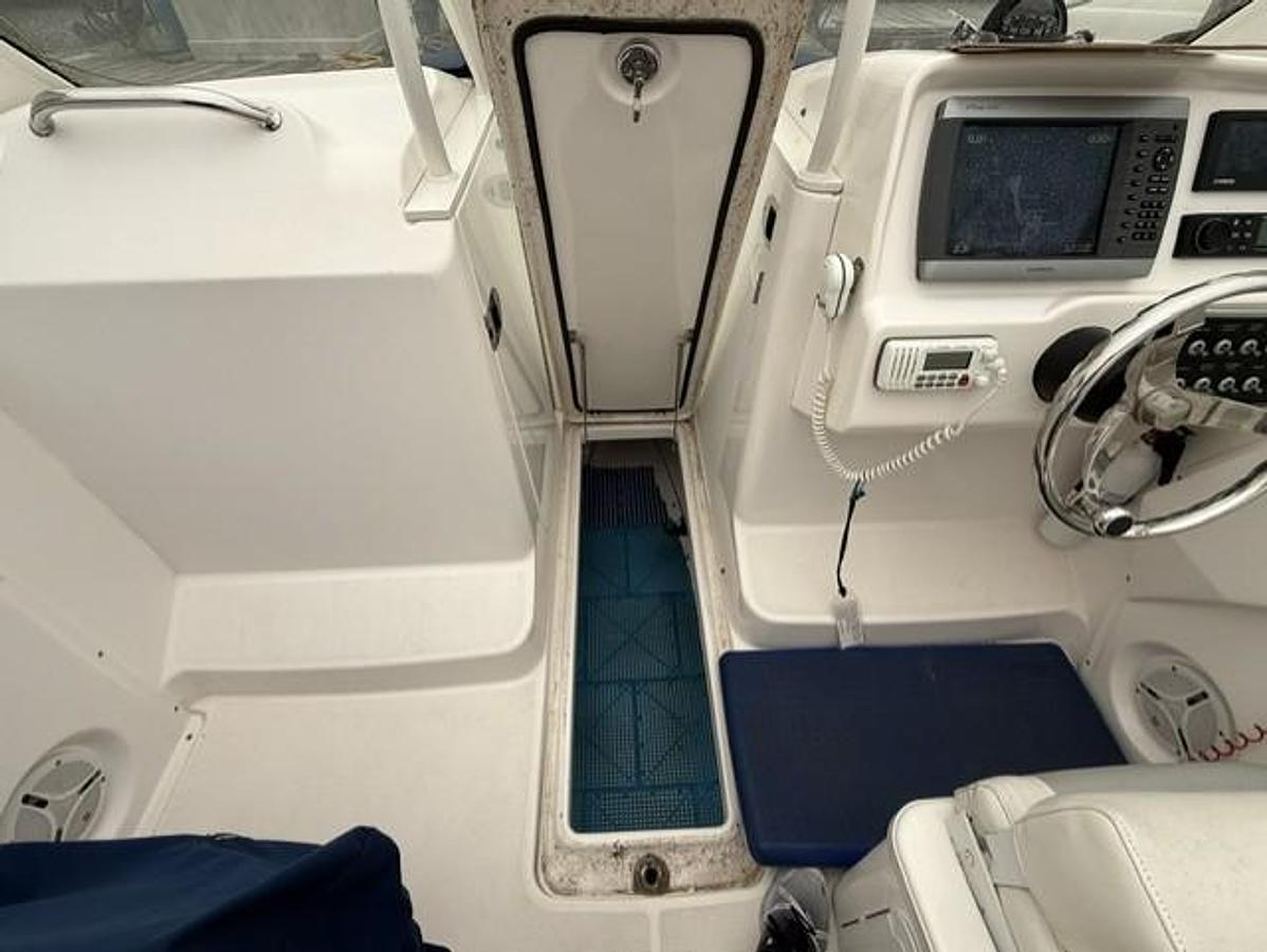 Used 2012 Everglades 230 DC