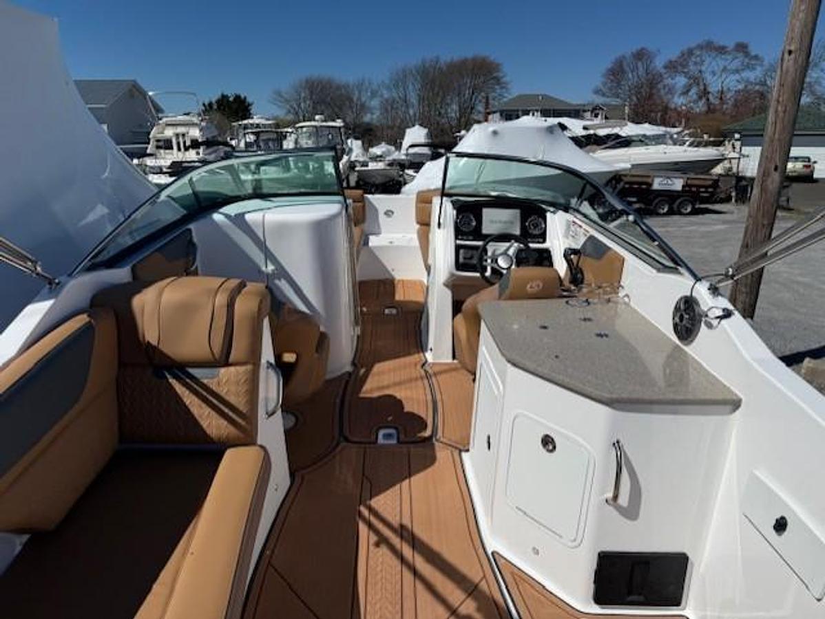2026 Hurricane SunDeck 2690 OB