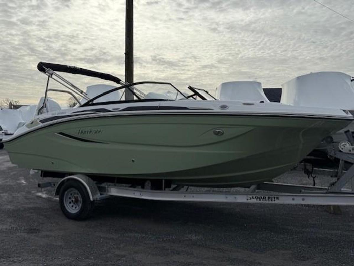 2026 Hurricane SunDeck 2050 OB