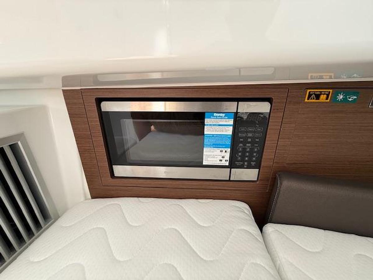 2026 Wellcraft 38 T-Top