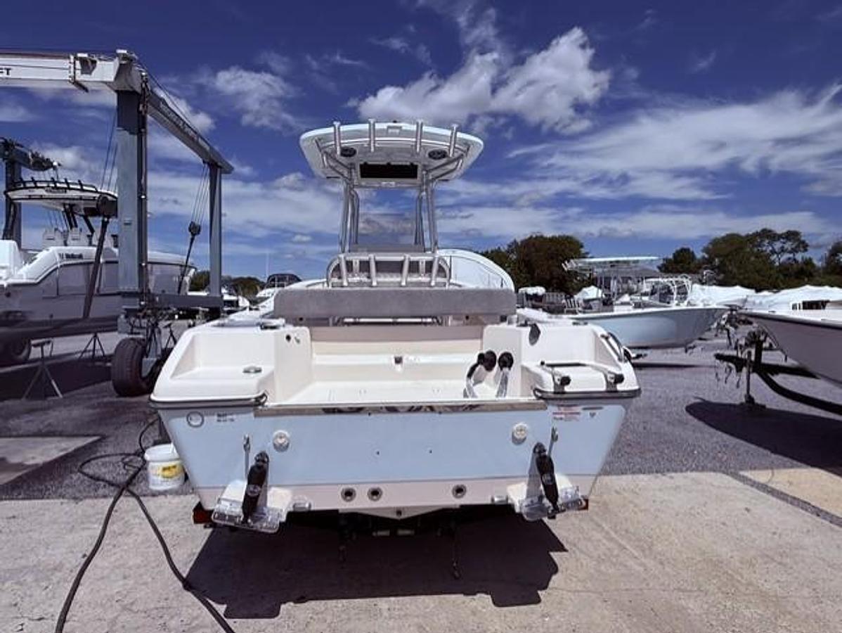 2027 Sea Chaser 24 HFC