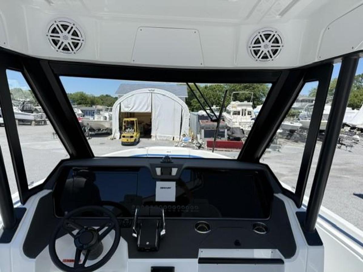 2027 Wellcraft 28 T-Top - Lounge