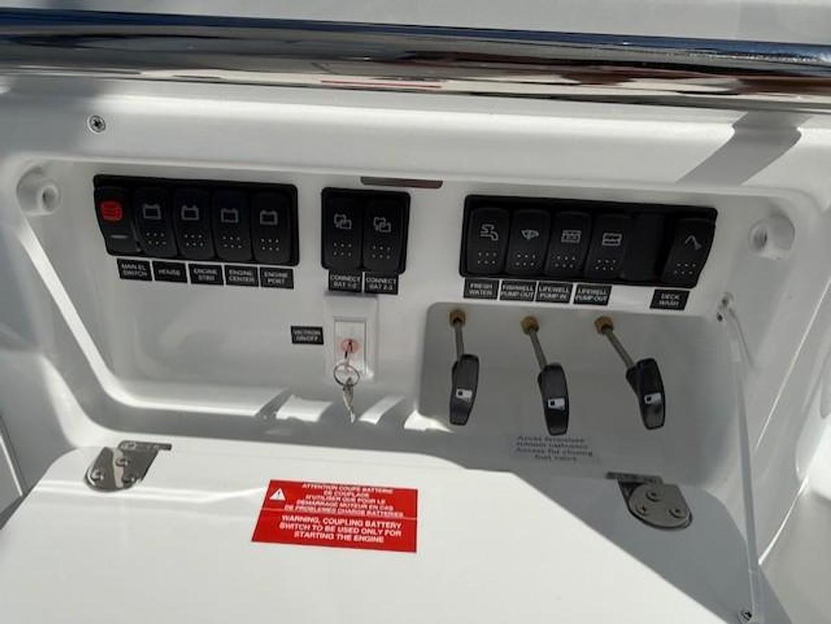 2026 Wellcraft 38 T-Top