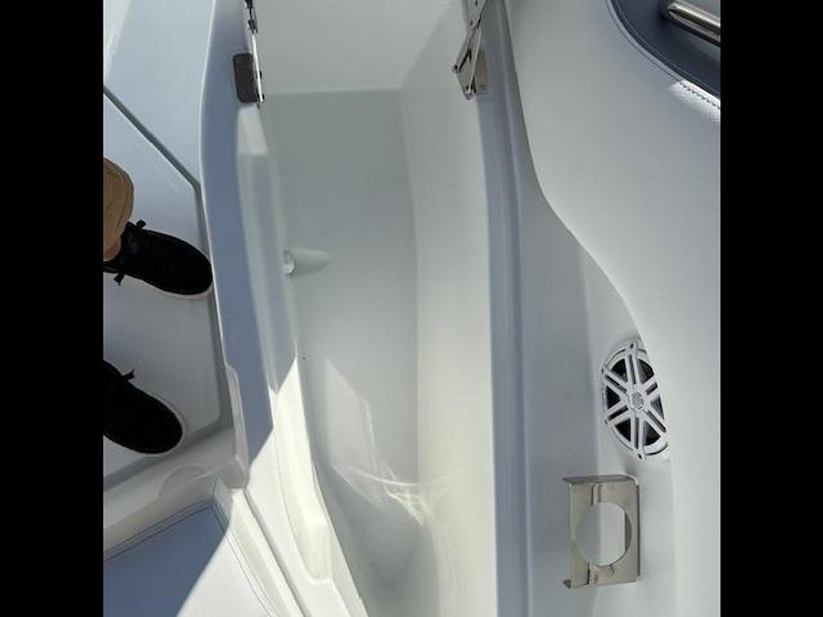 2026 Wellcraft 38 T-Top