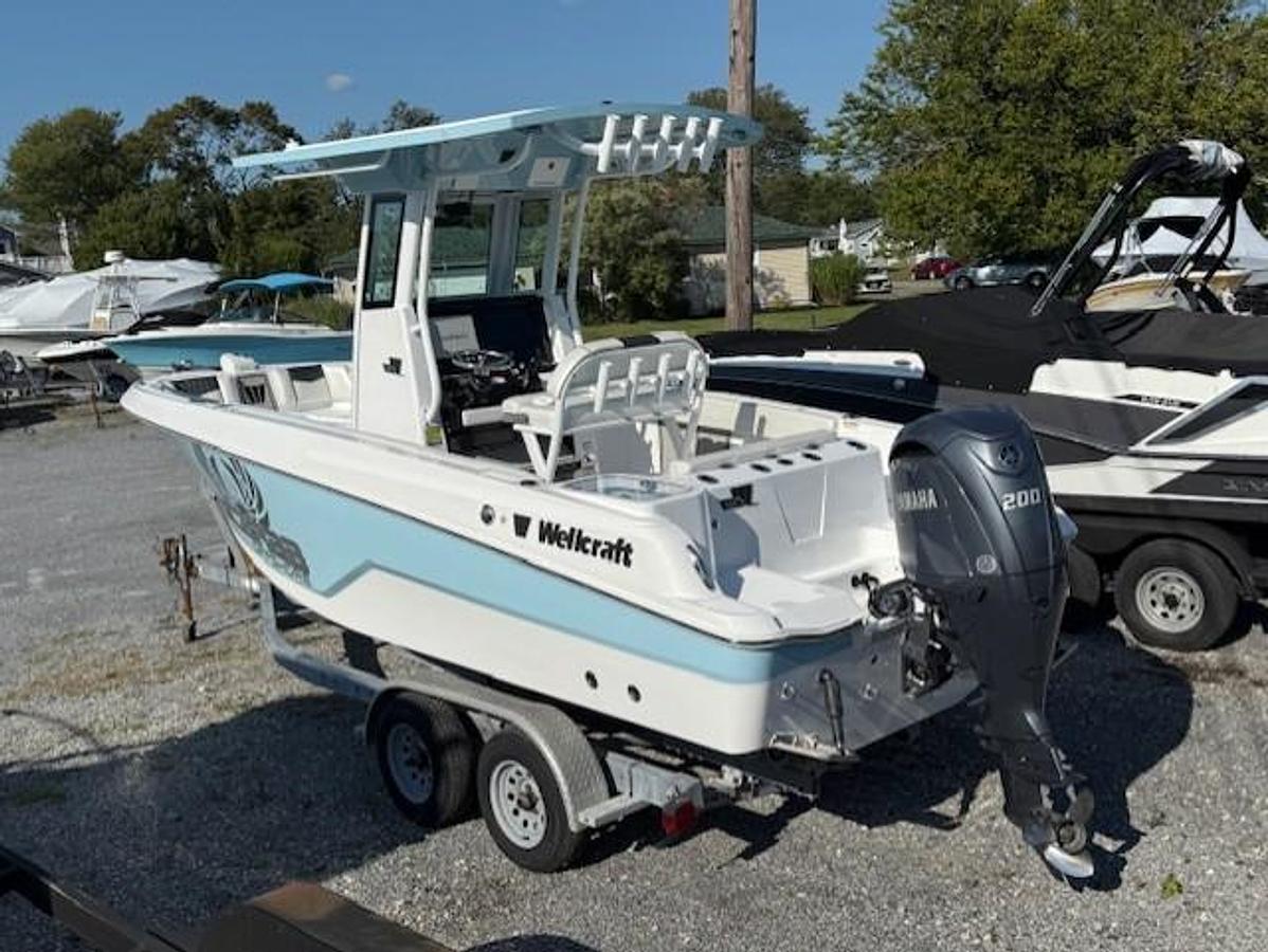 2025 Wellcraft 223 Fisherman