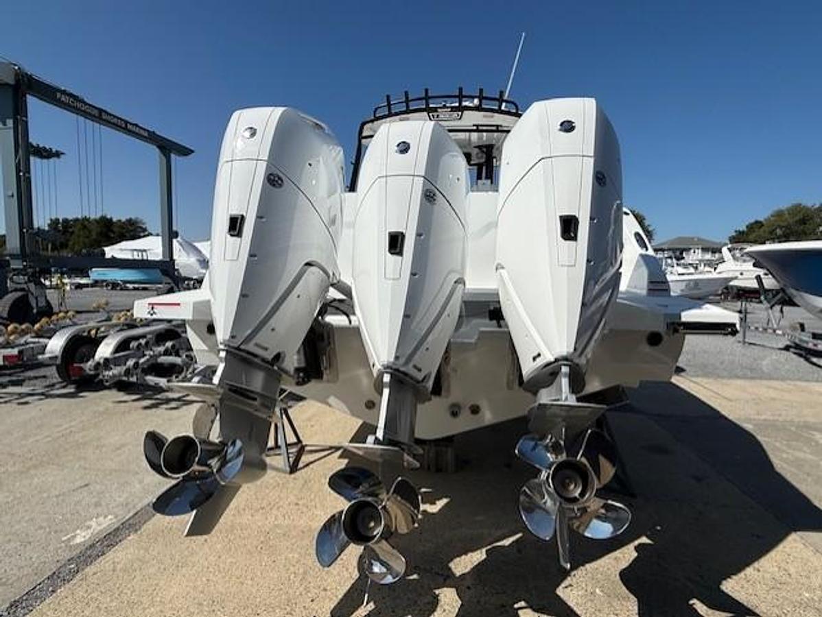 2026 Wellcraft 38 T-Top