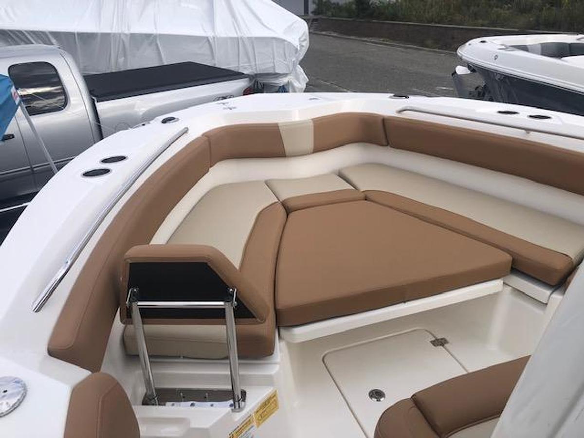 2023 NauticStar 242L Offshore