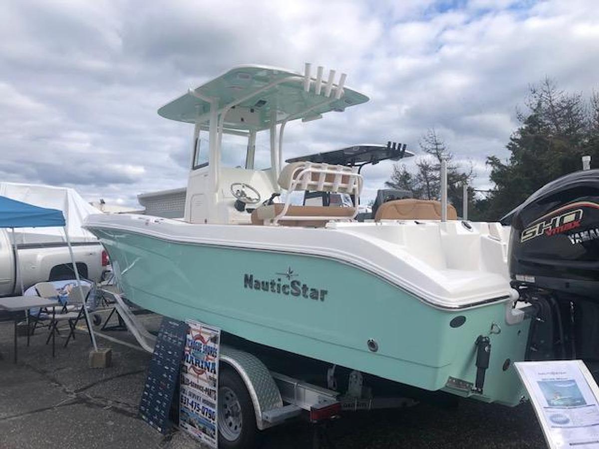 2023 NauticStar 242L Offshore