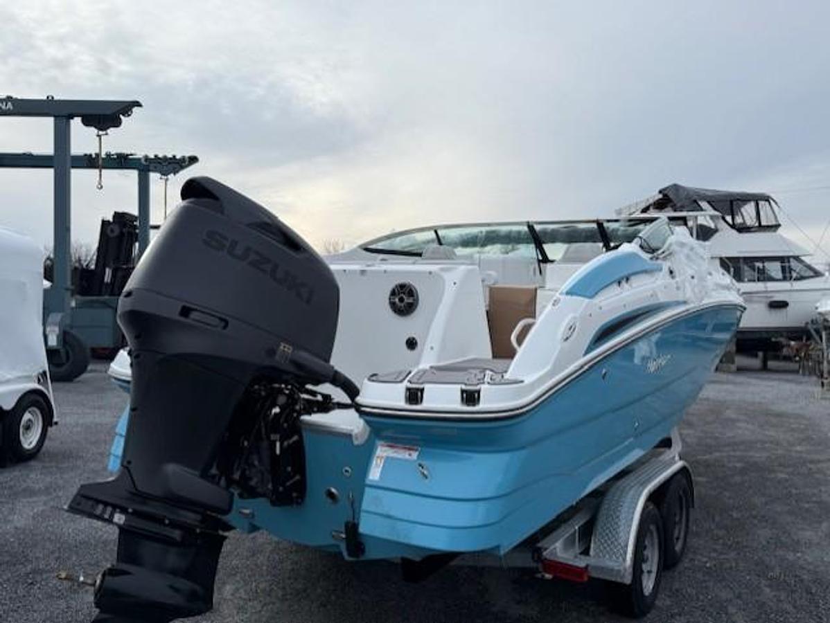 2026 Hurricane SunDeck 2400 OB