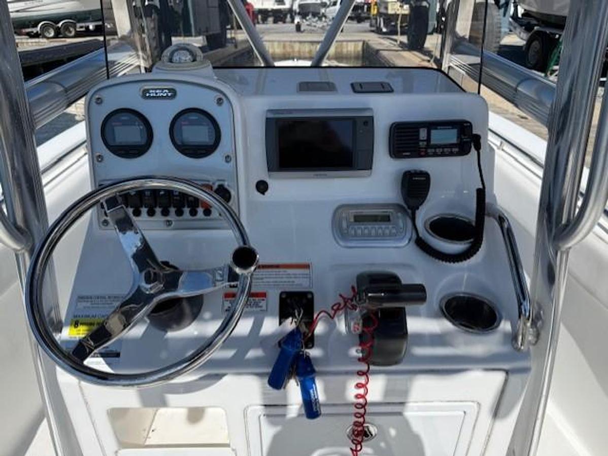 Used 2012 Sea Hunt Triton 225
