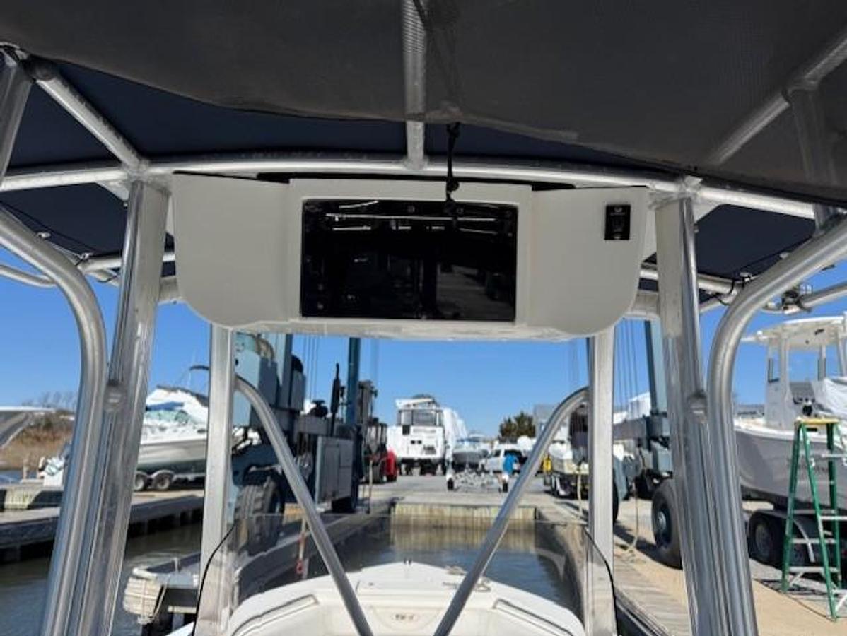 Used 2012 Sea Hunt Triton 225