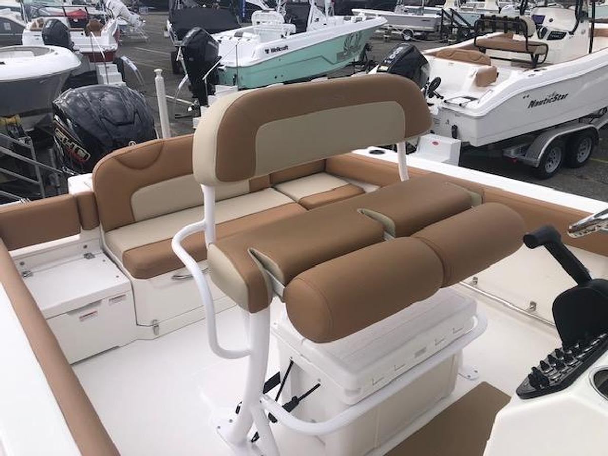 2023 NauticStar 242L Offshore