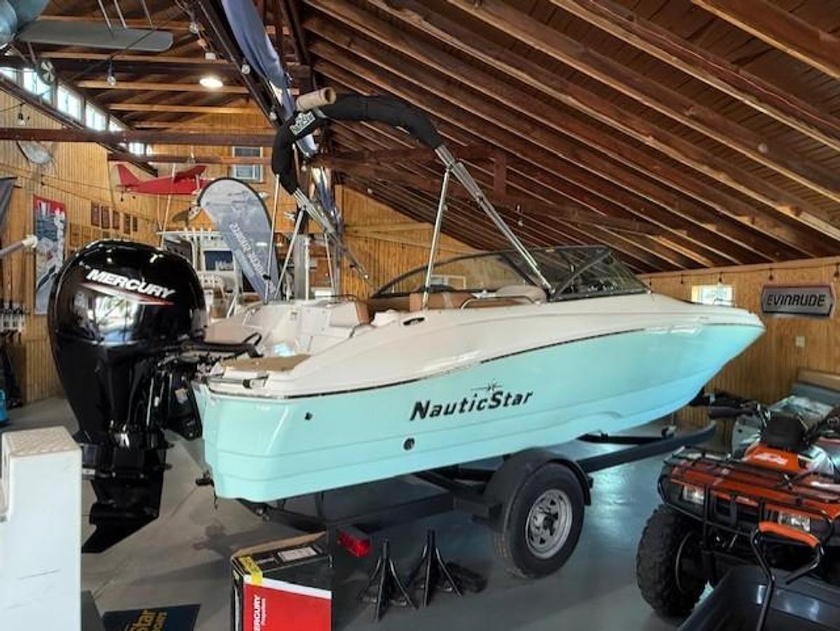 2023 NauticStar 203 DC Sport Deck Boat
