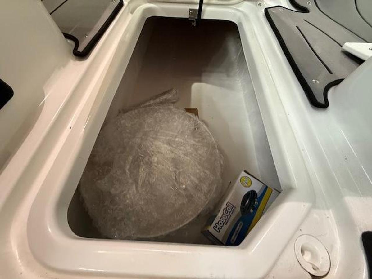 2026 Hurricane SunDeck 2050 OB