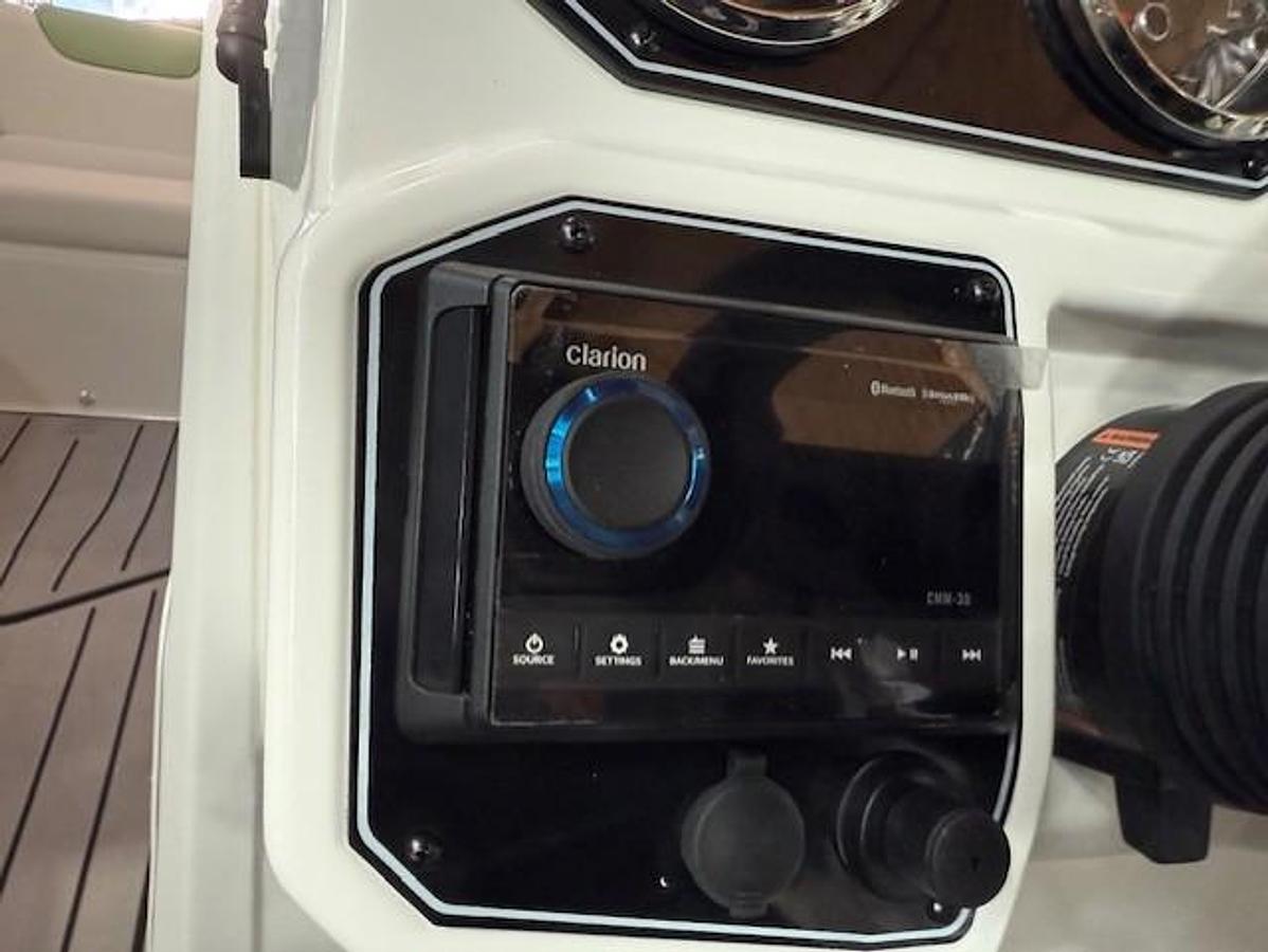 2026 Hurricane SunDeck 2050 OB