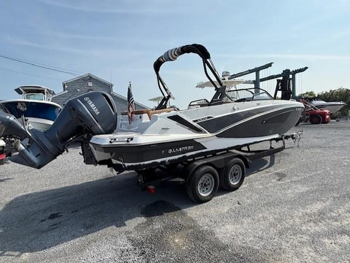 Used 2021 Glastron GTD 240