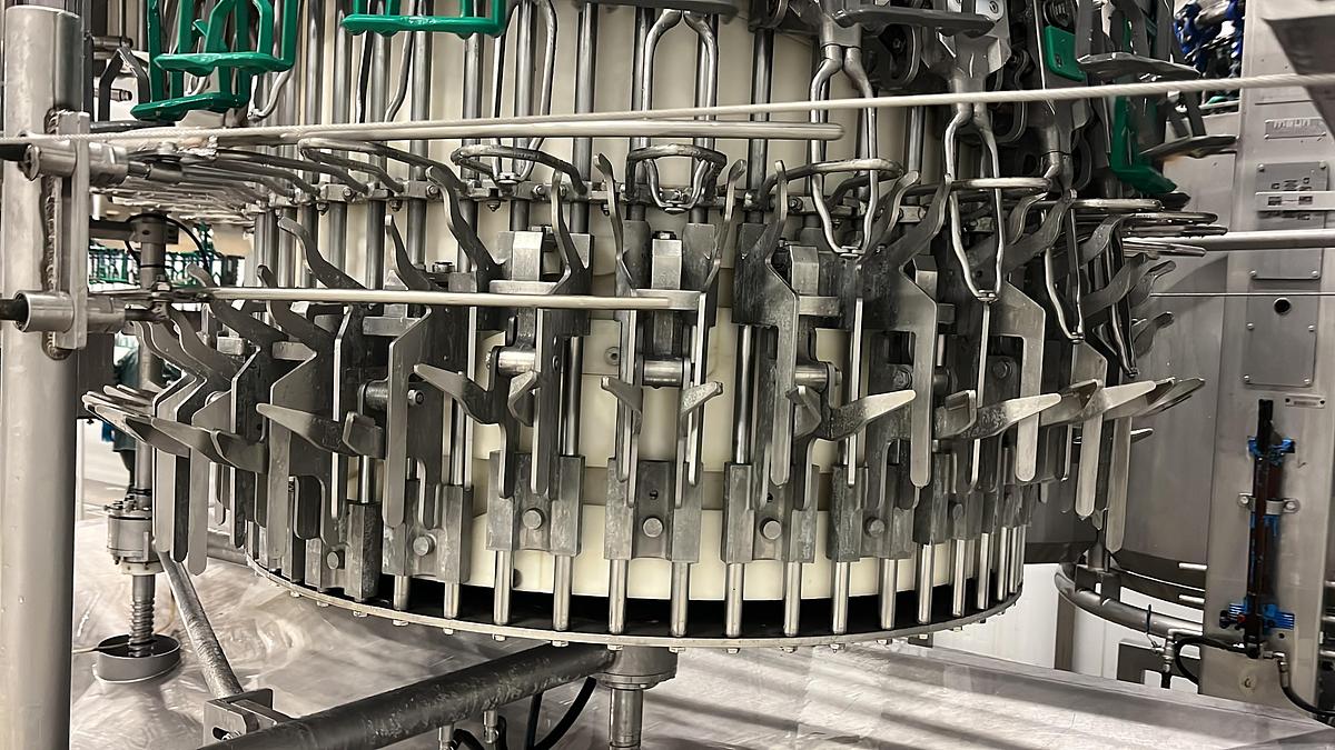 Used 2013 MEYN Apollo 4000 BPH poultry slaughterhouse