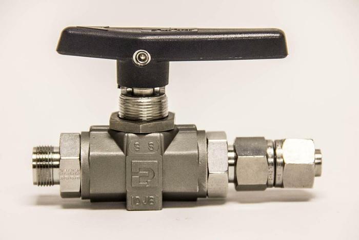 Used Swagelok 27YH 8Z(A)-B8LJ-SSP Valve (3269)