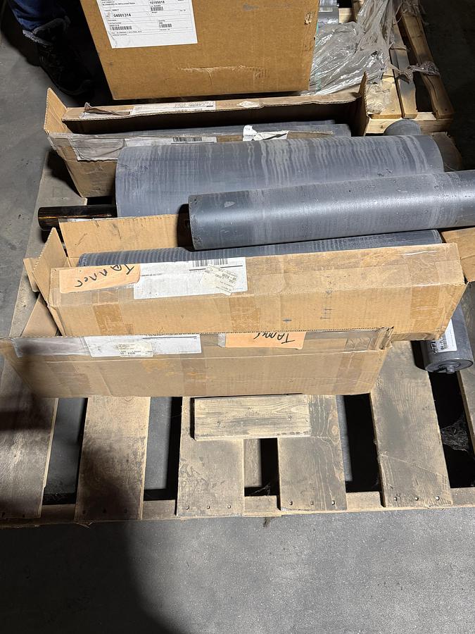 Used Heavy-Duty Steel Conveyor Rollers and Idlers 27 inch