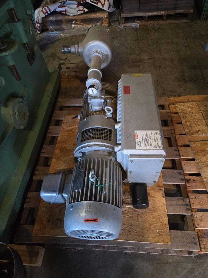 Used Industrial Busch RCO250 vacuum pump, 10 HP motor, 180 CFM flow