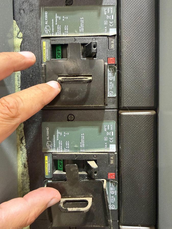 D'occasion Square D QED 600V 1200A Switchgear Lineup with PowerPact PK1200 Breakers — Complete Lot (Dual Transformer A/B Feed)