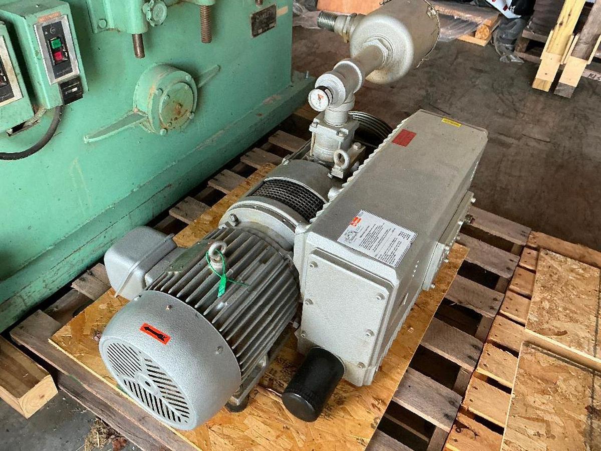 Used Industrial Busch RCO250 vacuum pump, 10 HP motor, 180 CFM flow