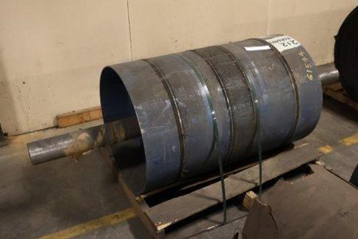 Used Magnetic pulley. 25" diameter x 38 1/2" face width. Features a steel shaft NEW