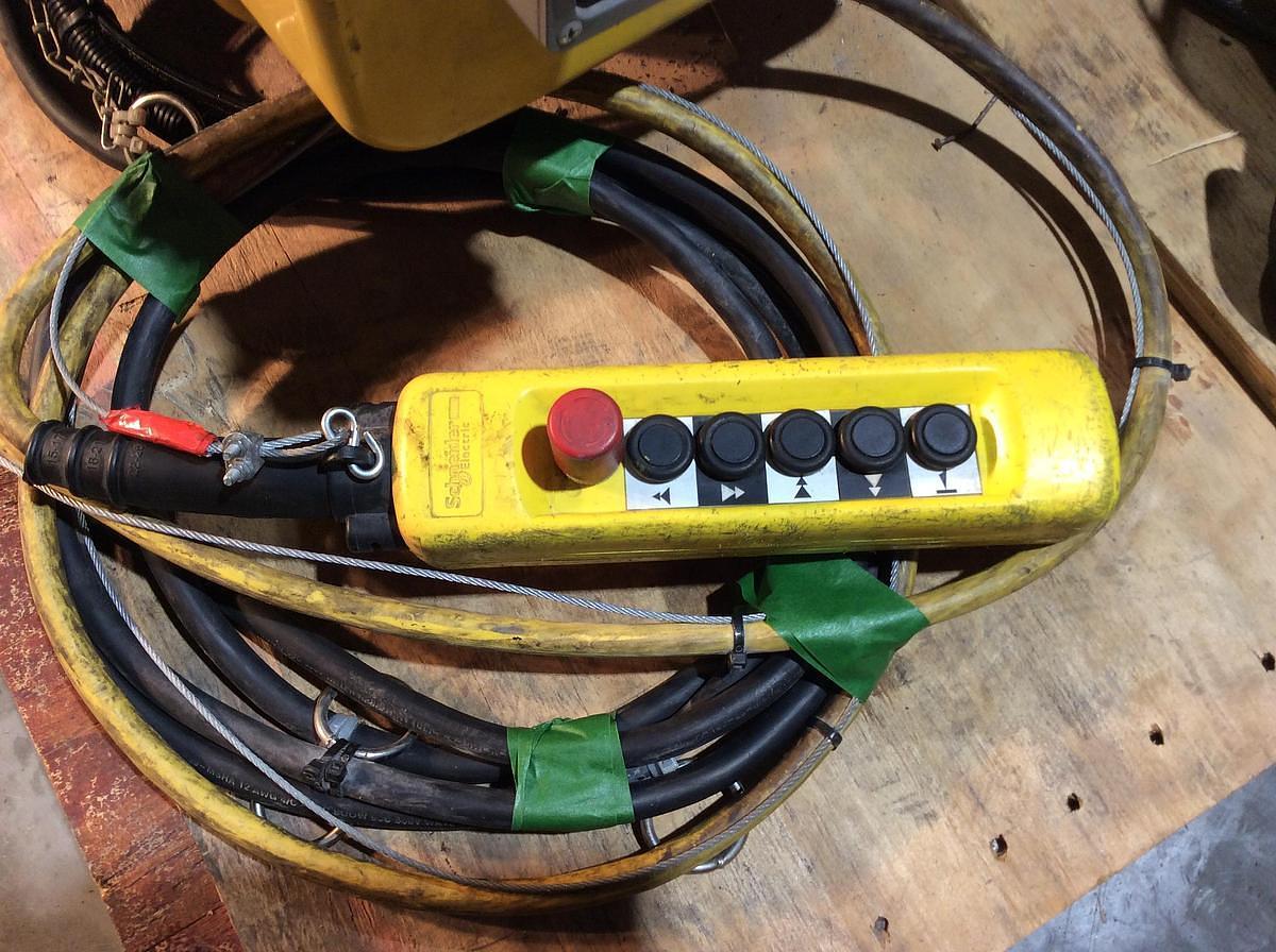 D'occasion Electric steel wire rope hoist with motorized trolley