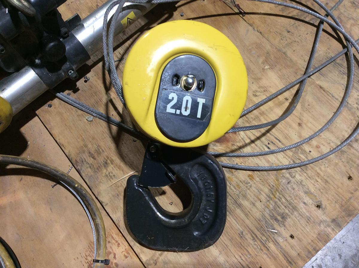 D'occasion Electric steel wire rope hoist with motorized trolley