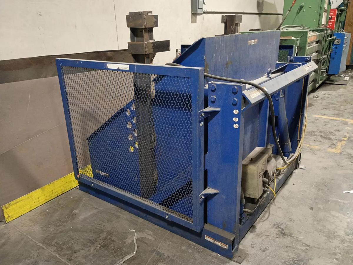 Used Vestil Hydraulic Box Dumper – Industrial hydraulic tilting machine
