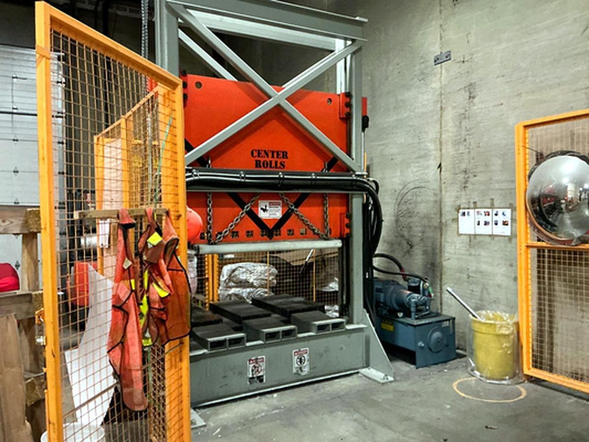 D'occasion 2012 James Brinkley J7 60 x 48 Hydraulic Guillotine Roll Splitter – 30 HP