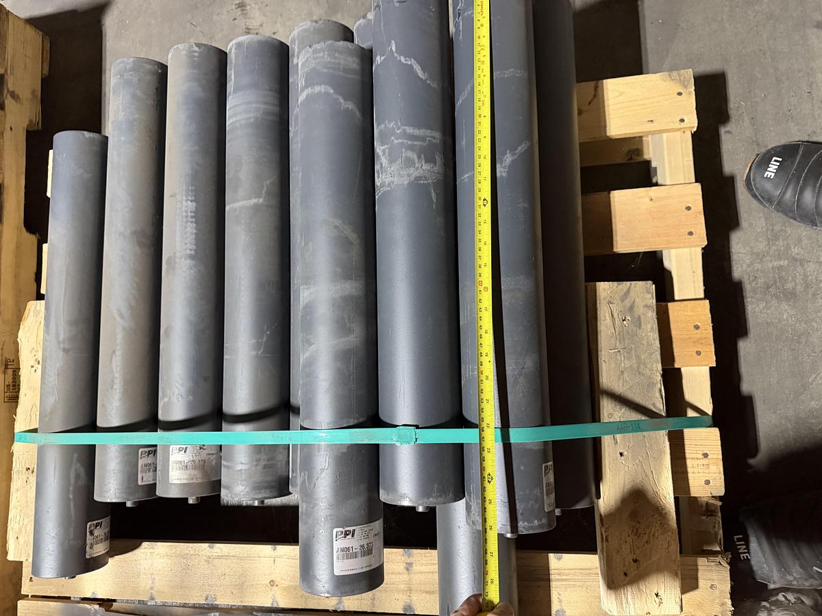 Used Heavy-Duty Steel Conveyor Rollers and Idlers 27 inch