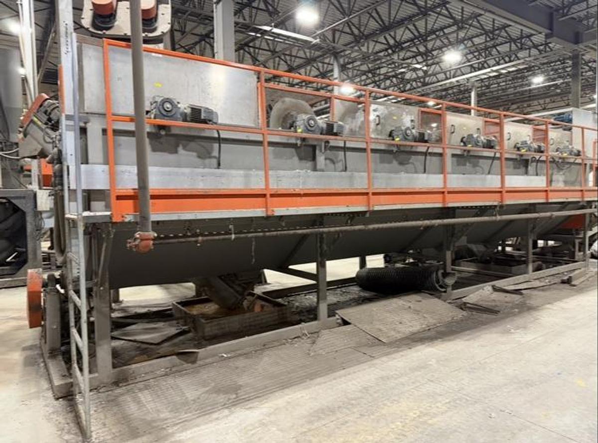 D'occasion Heavy-Duty LDPE Film Washing Tank with 7 Paddle Agitators, Screw Conveyor & Vibratory Separator
