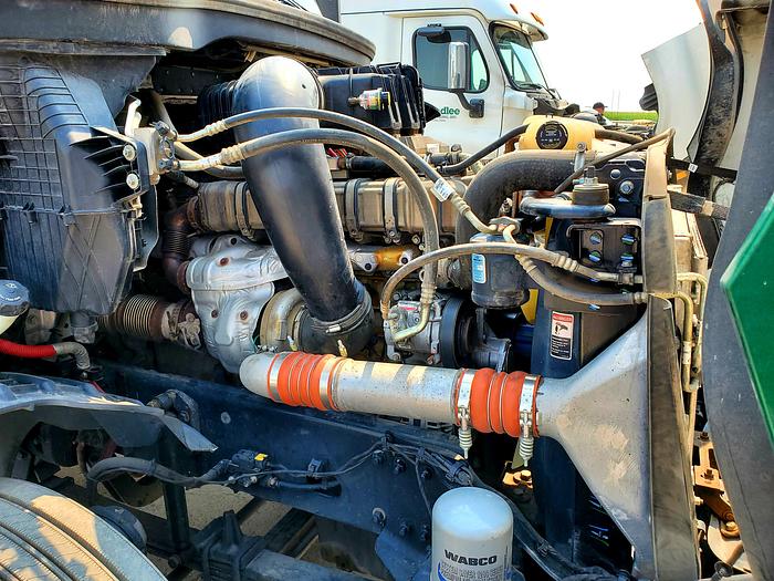 Used 2018 Freightliner Cascadia 126 Day Cab Truck