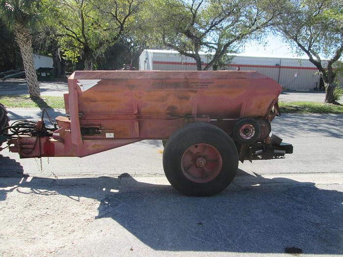 Used Conibear 5 Ton Fertilizer Spreader
