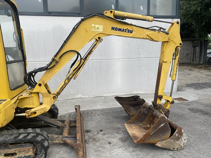 2005 KOMATSU PC27 R-8