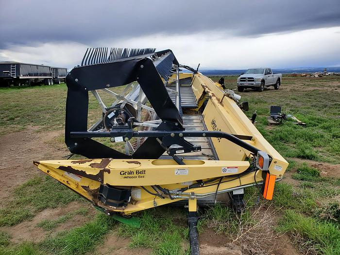 Used 30' Honey Bee WS30 Draper Header