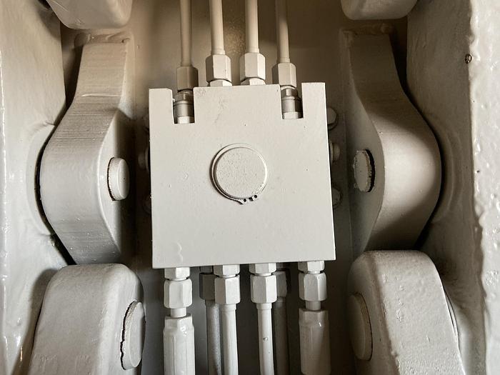 Used 60" CASCADE ROLL CLAMP MODEL 90F-RCS-21C