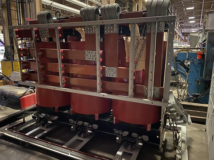 Used CUTLER HAMMER 3000 / 4500 KVA DRY TYPE TRANSFORMER W/ BREAKERS AND SWITCH