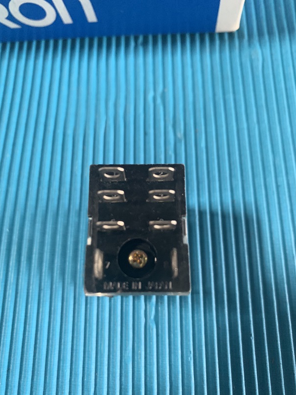 Used Omron Non Latching Relay Plug In ly2n