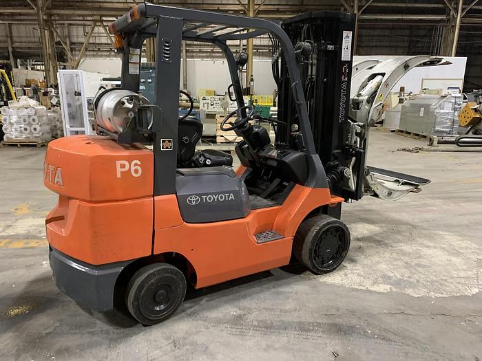 Used 8,000 POUND TOYOTA FORKLIFT MODEL 7FGCU35 WITH 63" CASCADE PAPER CLAMP