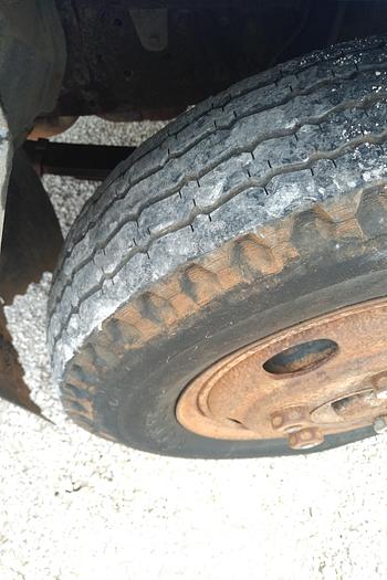 Used 1981 TOYOTA Dyna BU30 300 6 tyres truck.