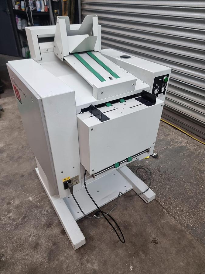Used morgana auto spinemaster square back machine for booklet making spine
